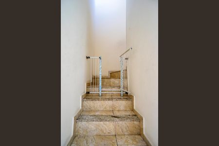 Casa de condomínio à venda com 115m², 3 quartos e 1 vagaEscada