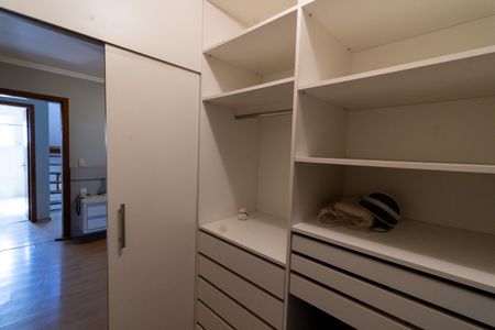 Casa à venda com 182m², 3 quartos e 3 vagasCloset da suíte