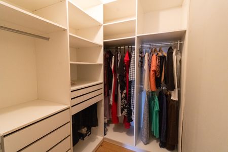 Casa à venda com 182m², 3 quartos e 3 vagasCloset da suíte