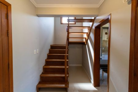 Casa à venda com 182m², 3 quartos e 3 vagasEscada