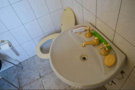 Casa à venda com 350m², 3 quartos e 5 vagasBanheiro da Suíte 2