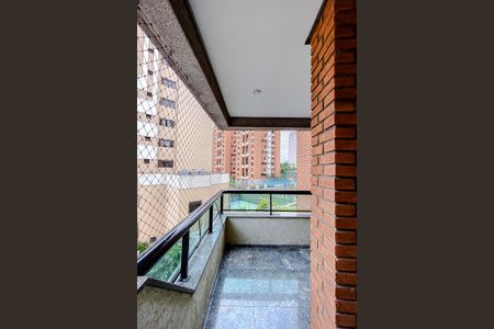 Apartamento à venda com 241m², 5 quartos e 4 vagasVaranda da Suíte 2