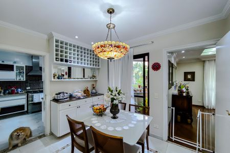 Apartamento à venda com 241m², 5 quartos e 4 vagasCopa