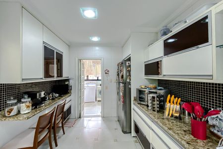 Apartamento à venda com 241m², 5 quartos e 4 vagasCozinha
