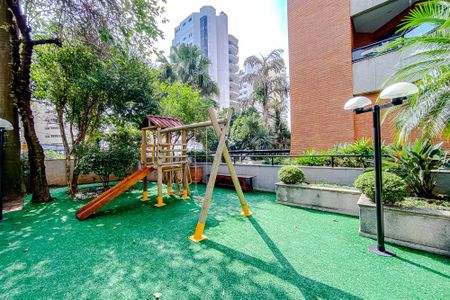 Apartamento à venda com 241m², 5 quartos e 4 vagasÁrea comum - Playground