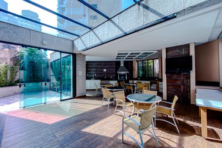 Apartamento à venda com 241m², 5 quartos e 4 vagasÁrea comum - Churrasqueira