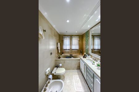 Apartamento à venda com 241m², 5 quartos e 4 vagasBanheiro da Suíte 3