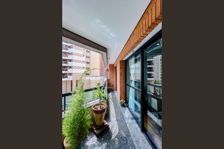 Apartamento à venda com 241m², 5 quartos e 4 vagasVaranda da Sala