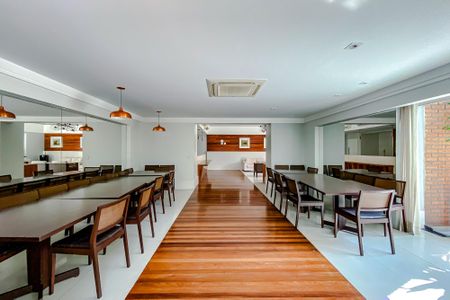 Apartamento à venda com 241m², 5 quartos e 4 vagasÁrea comum - Salão de festas