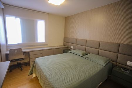 Apartamento à venda com 132m², 4 quartos e 2 vagas Apartamento à venda com 132m², 4 quartos e 2 vagasSuite