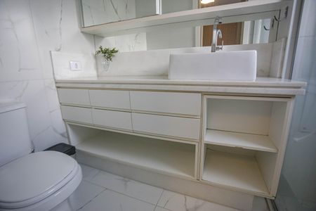 Apartamento à venda com 132m², 4 quartos e 2 vagas Apartamento à venda com 132m², 4 quartos e 2 vagasBanheiro Suíte