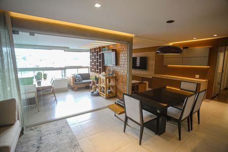 Apartamento à venda com 132m², 4 quartos e 2 vagas Apartamento à venda com 132m², 4 quartos e 2 vagasSala