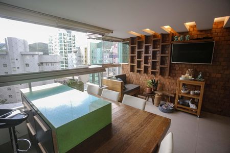 Apartamento à venda com 132m², 4 quartos e 2 vagas Apartamento à venda com 132m², 4 quartos e 2 vagasSala