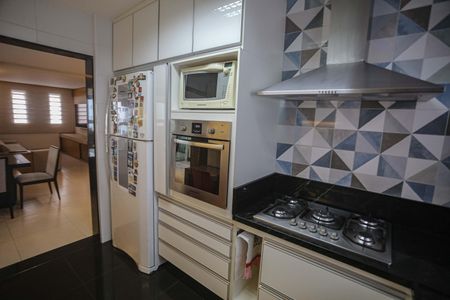 Apartamento à venda com 132m², 4 quartos e 2 vagas Apartamento à venda com 132m², 4 quartos e 2 vagasCozinha