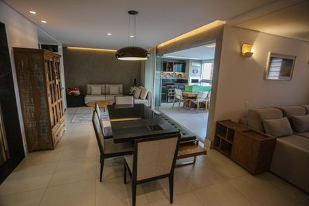 Apartamento à venda com 132m², 4 quartos e 2 vagas Apartamento à venda com 132m², 4 quartos e 2 vagasSala