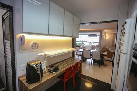 Apartamento à venda com 132m², 4 quartos e 2 vagas Apartamento à venda com 132m², 4 quartos e 2 vagasCozinha