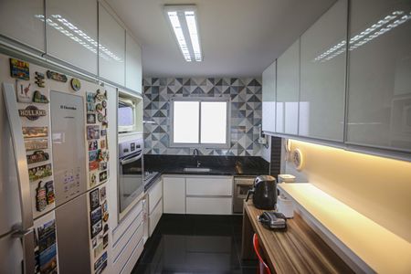 Apartamento à venda com 132m², 4 quartos e 2 vagas Apartamento à venda com 132m², 4 quartos e 2 vagasCozinha