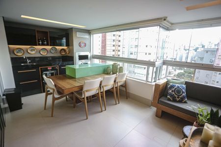 Apartamento à venda com 132m², 4 quartos e 2 vagas Apartamento à venda com 132m², 4 quartos e 2 vagasSala