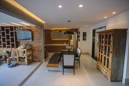 Apartamento à venda com 132m², 4 quartos e 2 vagas Apartamento à venda com 132m², 4 quartos e 2 vagasSala