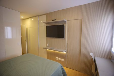 Apartamento à venda com 132m², 4 quartos e 2 vagas Apartamento à venda com 132m², 4 quartos e 2 vagasSuite
