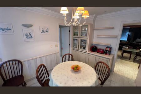 Apartamento à venda com 203m², 4 quartos e 4 vagas Apartamento à venda com 203m², 4 quartos e 4 vagasCopa