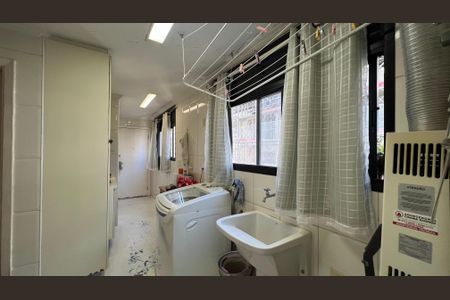 Apartamento à venda com 203m², 4 quartos e 4 vagas Apartamento à venda com 203m², 4 quartos e 4 vagasÁrea de Serviço