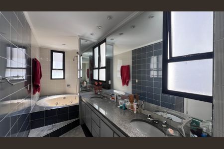 Apartamento à venda com 203m², 4 quartos e 4 vagas Apartamento à venda com 203m², 4 quartos e 4 vagasBanheiro da Suíte 2