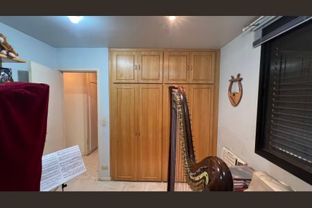 Apartamento à venda com 203m², 4 quartos e 4 vagas Apartamento à venda com 203m², 4 quartos e 4 vagasQuarto 2