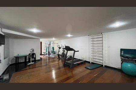 Apartamento à venda com 203m², 4 quartos e 4 vagas Apartamento à venda com 203m², 4 quartos e 4 vagasÁrea comum - Academia