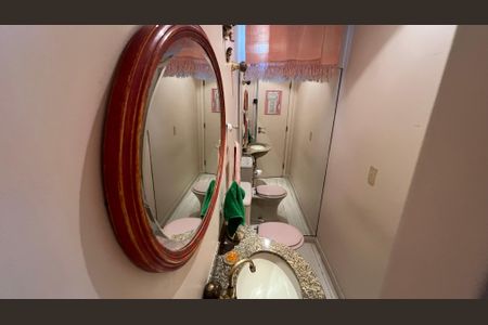 Apartamento à venda com 203m², 4 quartos e 4 vagas Apartamento à venda com 203m², 4 quartos e 4 vagasLavabo