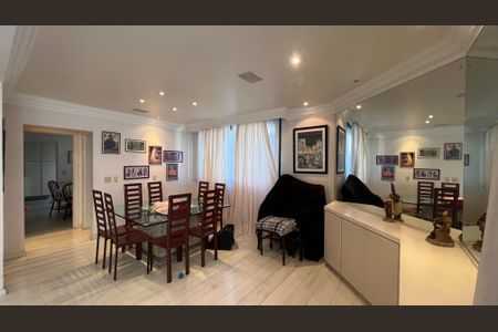 Apartamento à venda com 203m², 4 quartos e 4 vagas Apartamento à venda com 203m², 4 quartos e 4 vagasSala de Jantar
