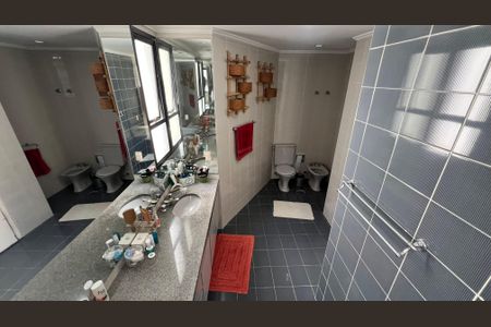 Apartamento à venda com 203m², 4 quartos e 4 vagas Apartamento à venda com 203m², 4 quartos e 4 vagasBanheiro da Suíte 2