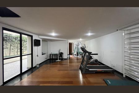 Apartamento à venda com 203m², 4 quartos e 4 vagas Apartamento à venda com 203m², 4 quartos e 4 vagasÁrea comum - Academia