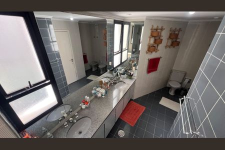 Apartamento à venda com 203m², 4 quartos e 4 vagas Apartamento à venda com 203m², 4 quartos e 4 vagasBanheiro da Suíte 2