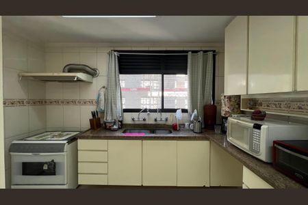 Apartamento à venda com 203m², 4 quartos e 4 vagas Apartamento à venda com 203m², 4 quartos e 4 vagasCozinha