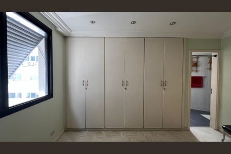 Apartamento à venda com 203m², 4 quartos e 4 vagas Apartamento à venda com 203m², 4 quartos e 4 vagasSuite 2