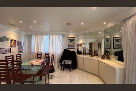 Apartamento à venda com 203m², 4 quartos e 4 vagas Apartamento à venda com 203m², 4 quartos e 4 vagasSala de Jantar