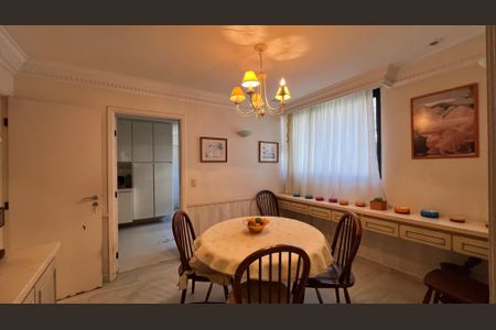 Apartamento à venda com 203m², 4 quartos e 4 vagas Apartamento à venda com 203m², 4 quartos e 4 vagasCopa