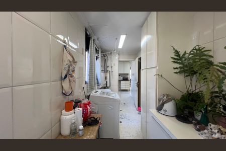 Apartamento à venda com 203m², 4 quartos e 4 vagas Apartamento à venda com 203m², 4 quartos e 4 vagasÁrea de Serviço