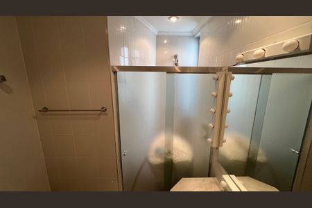 Apartamento à venda com 203m², 4 quartos e 4 vagas Apartamento à venda com 203m², 4 quartos e 4 vagasBanheiro
