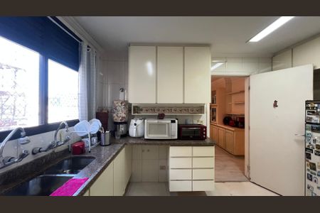 Apartamento à venda com 203m², 4 quartos e 4 vagas Apartamento à venda com 203m², 4 quartos e 4 vagasCozinha