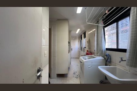 Apartamento à venda com 203m², 4 quartos e 4 vagas Apartamento à venda com 203m², 4 quartos e 4 vagasÁrea de Serviço