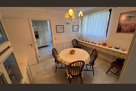 Apartamento à venda com 203m², 4 quartos e 4 vagas Apartamento à venda com 203m², 4 quartos e 4 vagasCopa