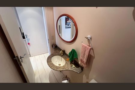 Apartamento à venda com 203m², 4 quartos e 4 vagas Apartamento à venda com 203m², 4 quartos e 4 vagasLavabo