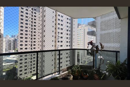 Apartamento à venda com 203m², 4 quartos e 4 vagas Apartamento à venda com 203m², 4 quartos e 4 vagasVaranda da Sala