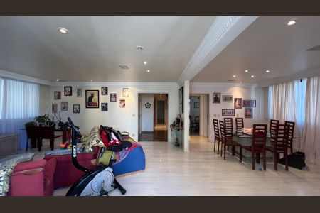 Apartamento à venda com 203m², 4 quartos e 4 vagas Apartamento à venda com 203m², 4 quartos e 4 vagasSala