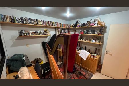 Apartamento à venda com 203m², 4 quartos e 4 vagas Apartamento à venda com 203m², 4 quartos e 4 vagasQuarto 2