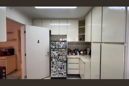 Apartamento à venda com 203m², 4 quartos e 4 vagas Apartamento à venda com 203m², 4 quartos e 4 vagasCozinha