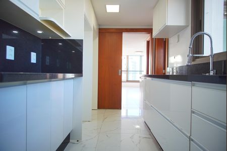 Apartamento à venda com 120m², 3 quartos e 2 vagasCozinha