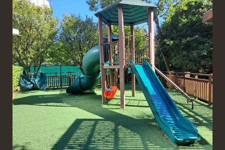 Apartamento à venda com 120m², 3 quartos e 2 vagas Apartamento à venda com 120m², 3 quartos e 2 vagasÁrea Comum - Playground